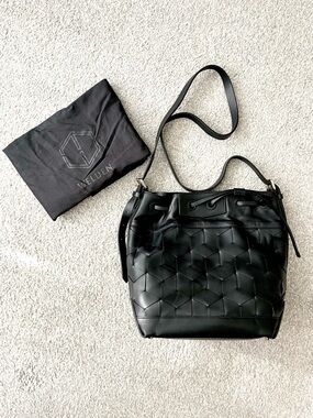 NWOT Welden Gallivanter Large Black Woven Leather Bucket Bag with Dust Bag